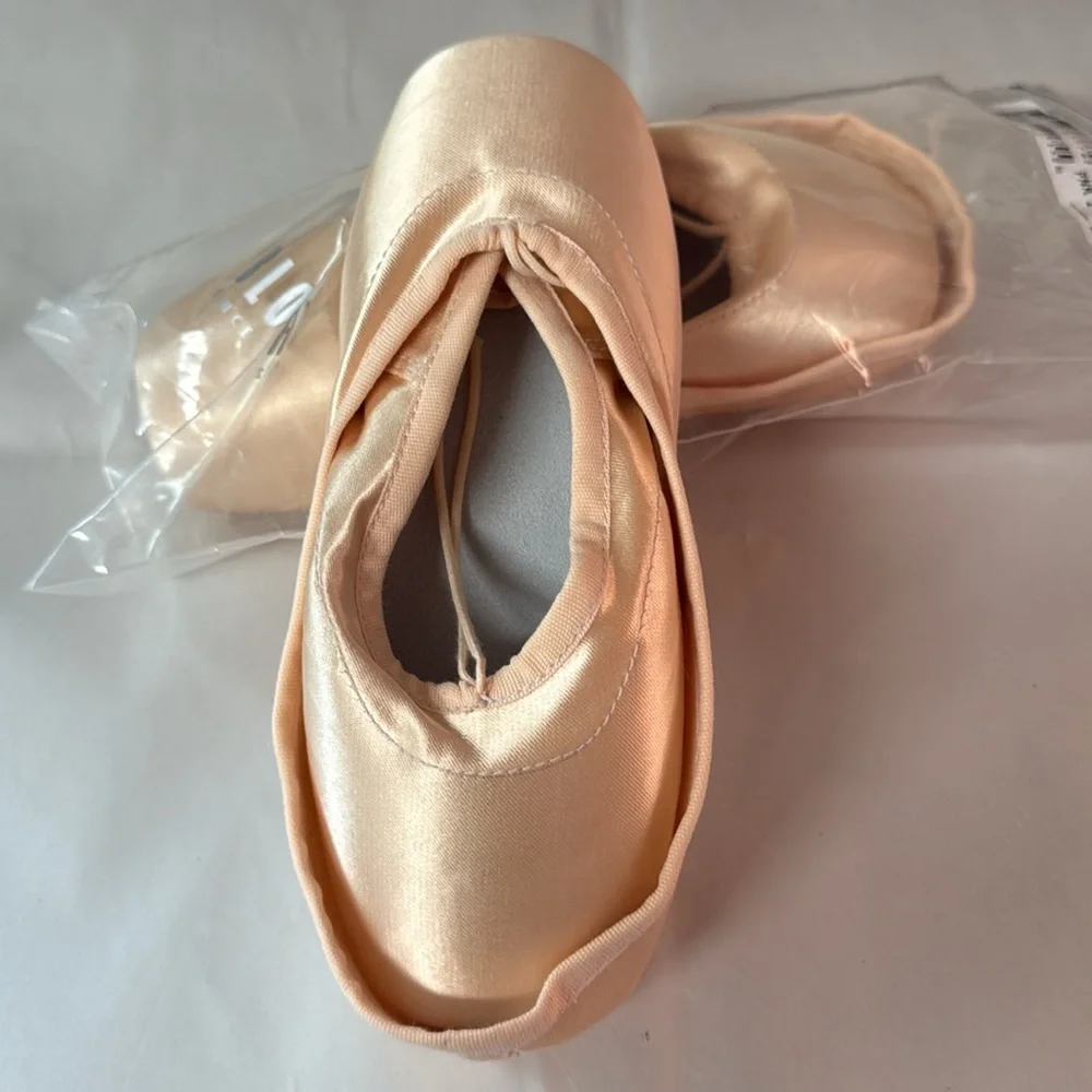 NWT Bloch Synergy Pointe Shoes Size: 2Y 6